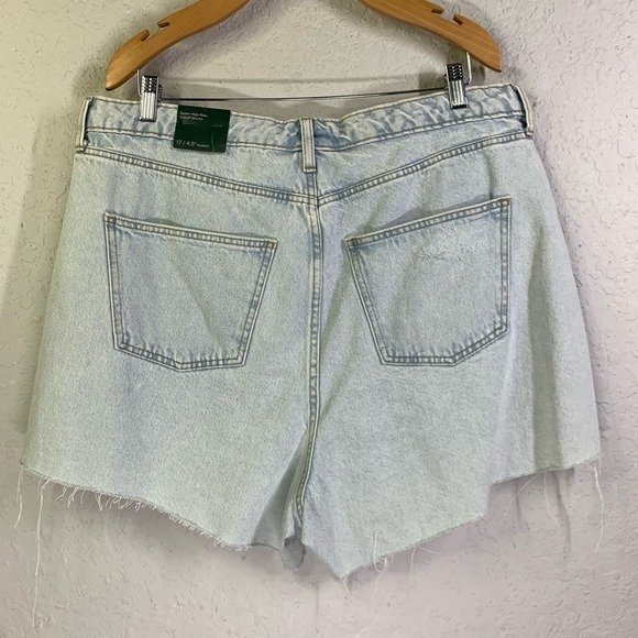 WILD FABLE Light Wash Distressed Super High Rise Cut Off‎ Shorts NWT - Picture 2 of 11